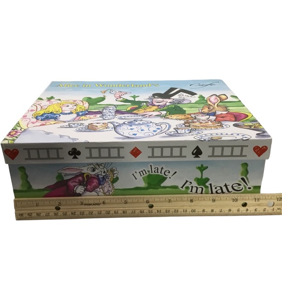 Alice in Wonderland Cafe Box - Picture 8 of 10